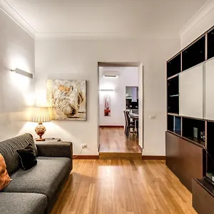 https://5-bedroom-bernini-near-trevi-fountain.it-romehotels.com